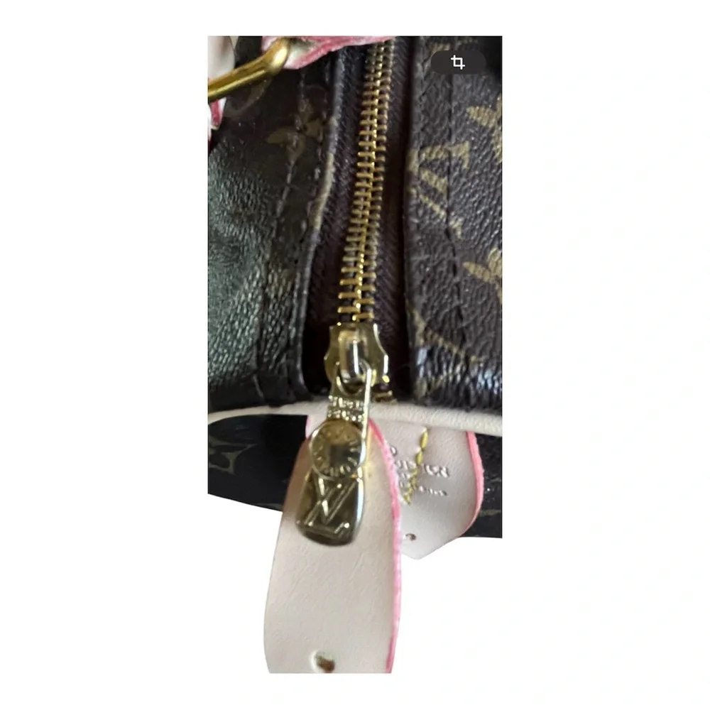 Louis Vuitton Speedy bag in monogram canvas with cream trim. - Picture 6 of 10